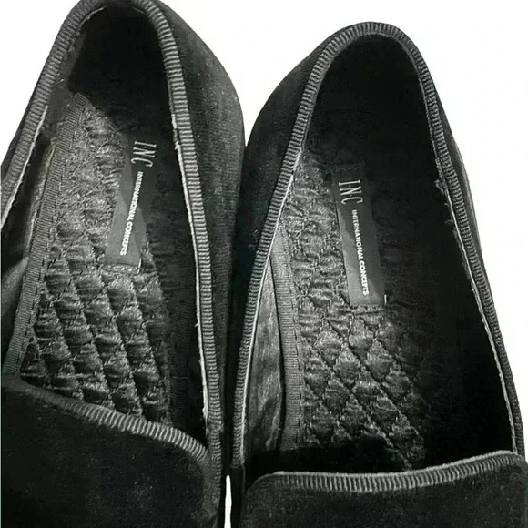 Black and gold skull head loafers, Size-10 - Picture 3 of 5